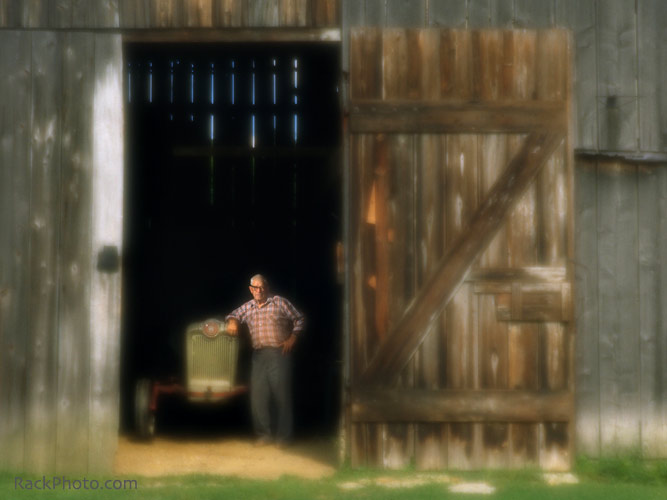 dad-barn-tractor-500